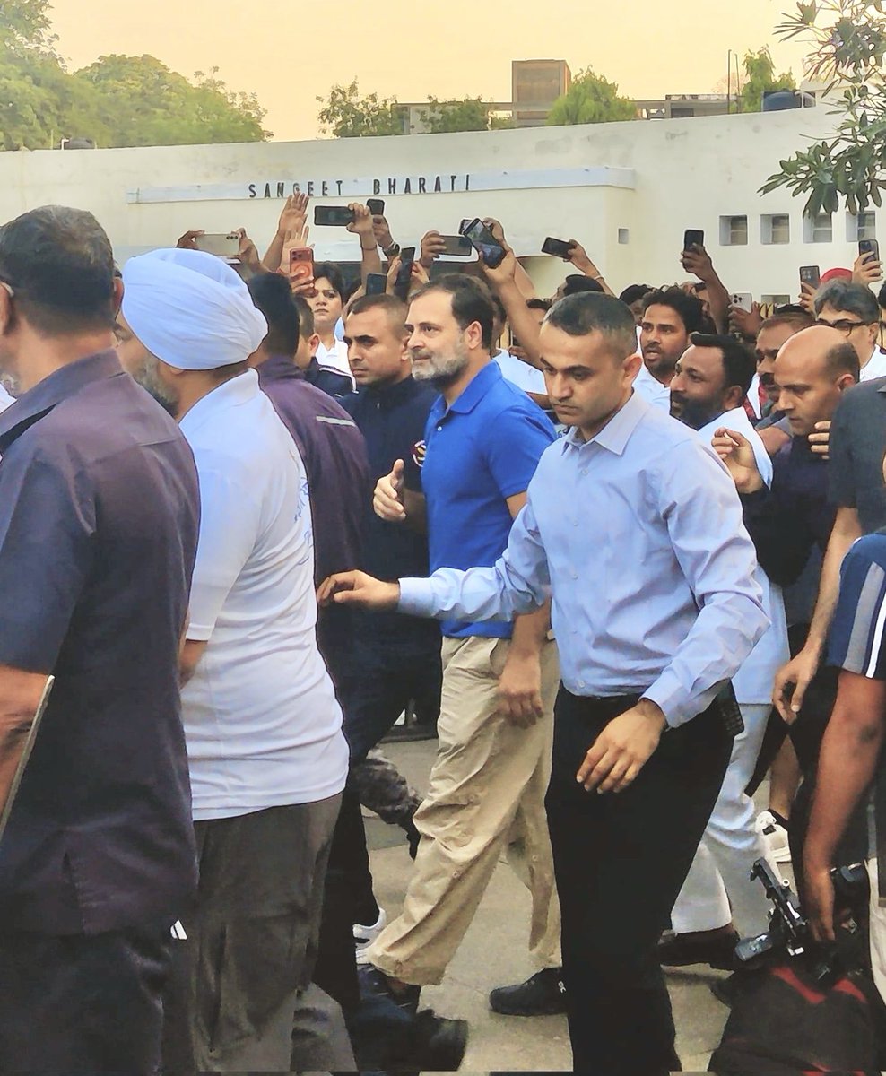 Supriya23bh's tweet image. Leader of Opposition Mr @RahulGandhi ji in #RunForAmbedkar #RunForConstitution marathon in #Delhi  today