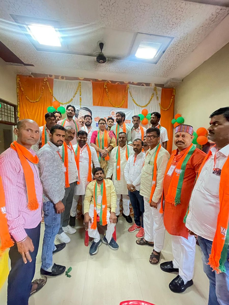VirlaShakya's tweet photo. पंडित दीनदयाल उपाध्याय परीक्षण महा अभियान 2026 जसवंत नगर विधान सभा के मंडल सैफई के चतुर्थ सत्र के मुख्य वक्ता आदरणीय पूर्व सांसद प्रेमदास कठेरिया जी द्वारा की गई,, मैंने अध्यक्षता कर कार्यक्रम को संबोधित किया। https://t.co/iBj0sMYorM