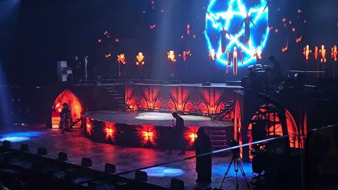 Mєℓ 👑 tweet media