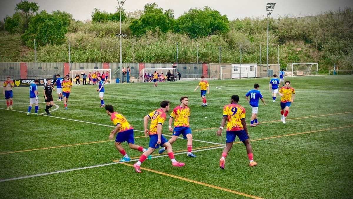 somdelhospi's tweet photo. "Veïns insatisfets". Al Blog i a l'Instagram #TheCatalanGroundhopper, crònica i fotos del derbi mataroní d'ahir a l'Antonio Jiménez entre la @ud_cirera i el @ce_mataro. Un 2-2 que deixa un regust d'insatisfacció en ambdós conjunts.
#2Cat2 #FutbolCat
https://t.co/Q2lM7fMwoa https://t.co/LxFoYk1SCv