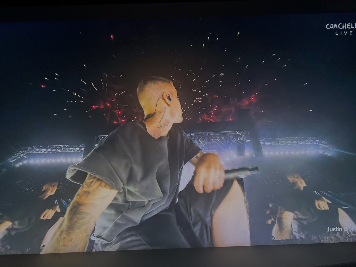 brisorbric's tweet photo. #bieberchella #justinbieber #Coachella https://t.co/HE6cI98CRO
