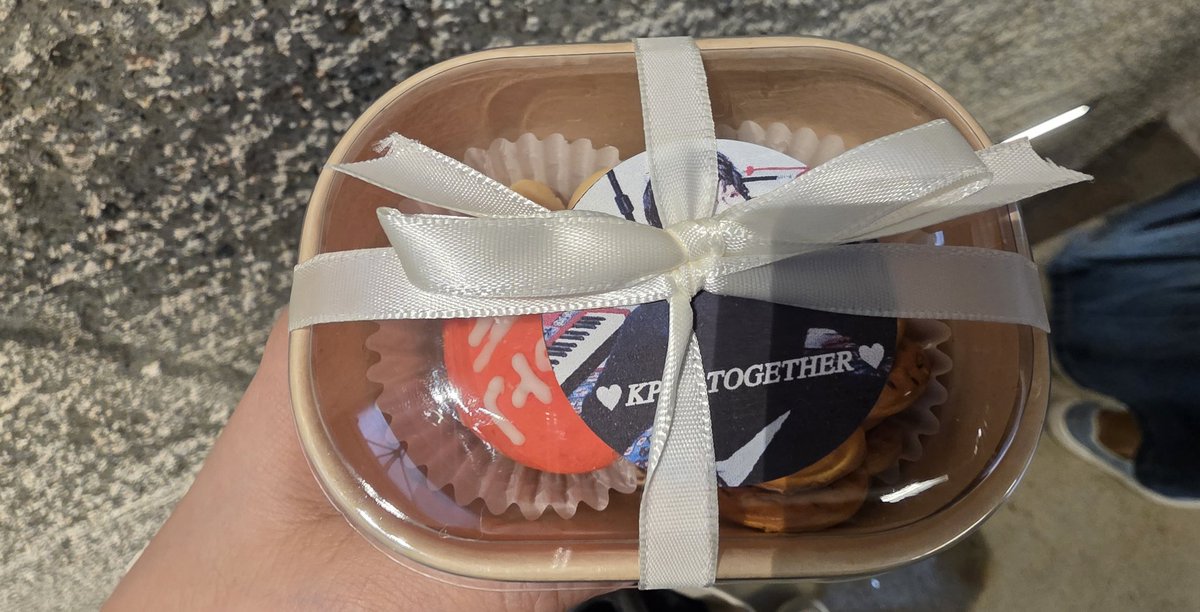 포풍감동 tweet media