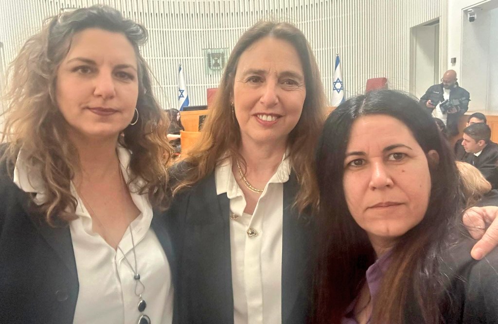 שלוש לוחמות שכולנו חייבים להן המון.
איילת השחר סיידוף.
דפנה הולץ לכנר.
איריס שפירא מרגלית. 
עזבו אותי עכשיו מטקסים ומשואות - אלו נשות עמל, לא כיבודים ריקים מתוכן.