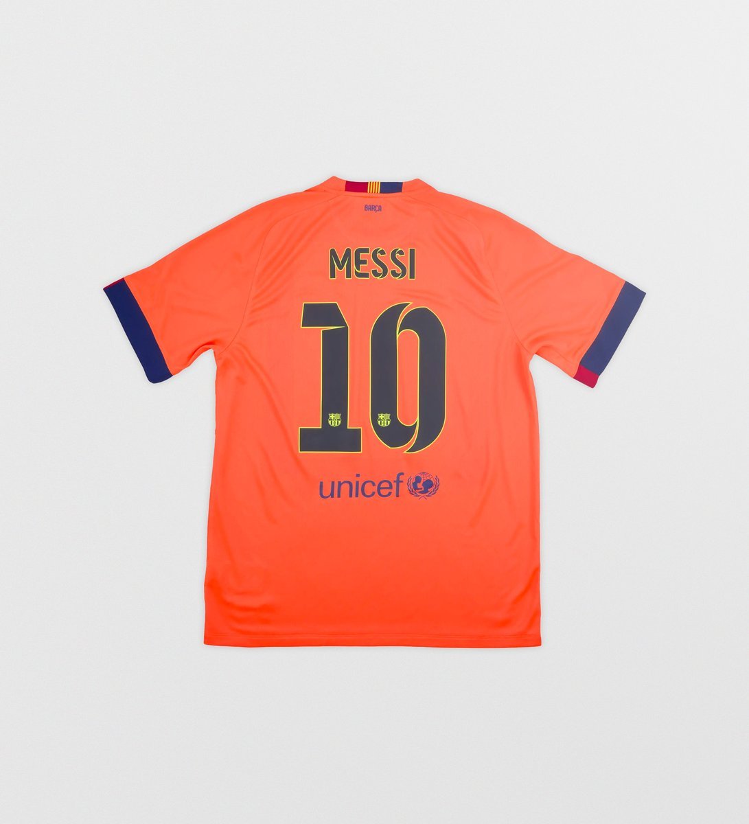 _PointDePenalty's tweet photo. Des maillots de Messi au Barca en promo à -20% avec le code RETRO20 (pas bcp de tailles)

2013-15 away (86€) https://t.co/bvsYagSj5V

2012-13 home (120€) https://t.co/bw6V5tEO4s

2014-15 away (86€) https://t.co/8qz5LafpmI

2016-17 home (120€) https://t.co/TToMWH7ouM https://t.co/3Q4Qwm1hve