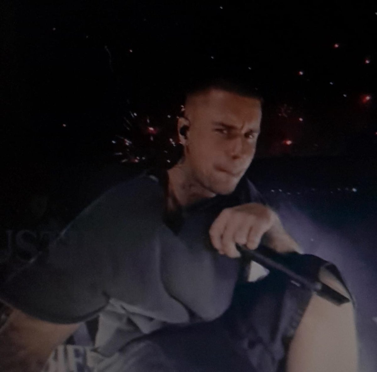 ramsersss's tweet photo. The look on people's faces when they saw Justin's antics
#justinbieber #coachella https://t.co/YtpSd5vXVg