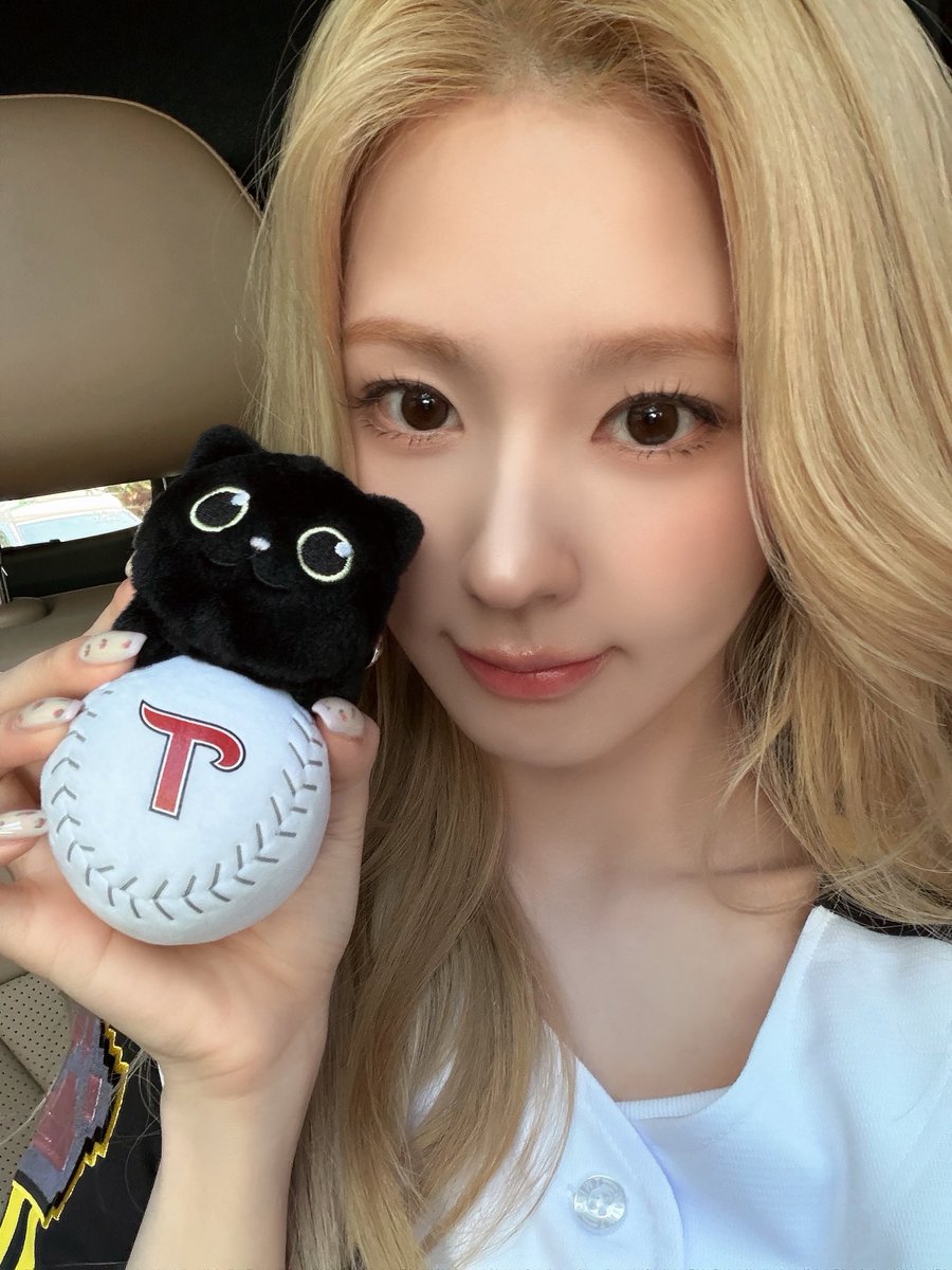 i-dle (아이들) tweet media