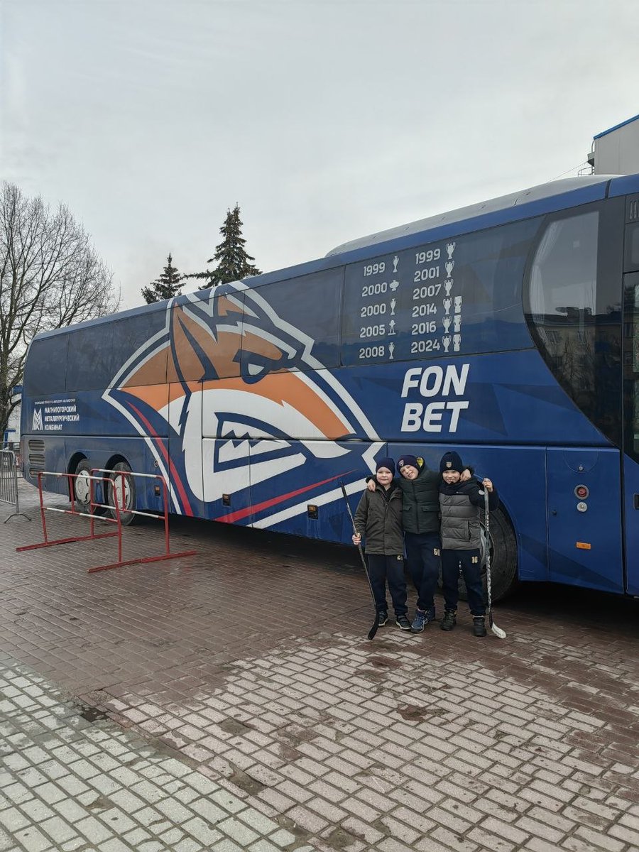 Khimik_2017's tweet image. #Vandals are #defacing the rivals' #bus.