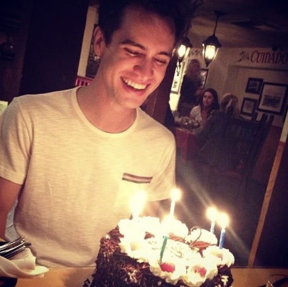 uuriesmiles's tweet photo. SHUT THE FUCK UP ITS MY WIFES BIRTHDAY #39_YEARS_WITH_BRENDON 
#ILOVEBRENDONURIE 
#BRENDONURIEISOVERPARTY https://t.co/IPHleqXSL9
