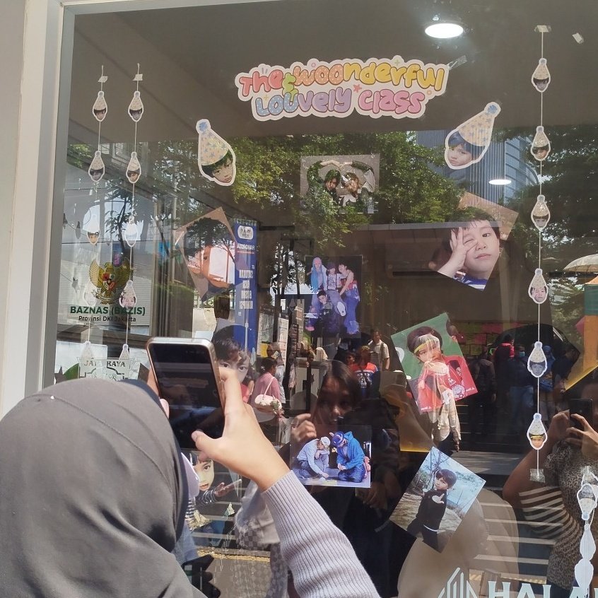 bonjourdainlim's tweet photo. yesterday's recapppppszz, ketemu temen baru nyang imut ihiy makasih kakak GAnyah yes @lngshotfess yha siapa sangka ketemu yg ternyata sekampus (dunia sempit) SERUUUUUU makasih temand temand freebiesny :3 (panas puol) 

#TheWOOnderfulAndLOUvelyClass https://t.co/nmefXMOCmO