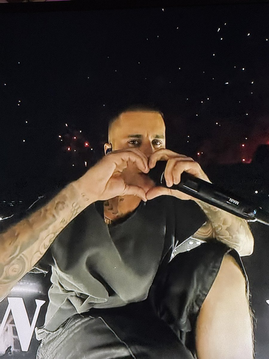 JkmalkJ's tweet photo. 🫶🫶🫶
 #BIEBERCHELLA https://t.co/8YaGAkd4X1