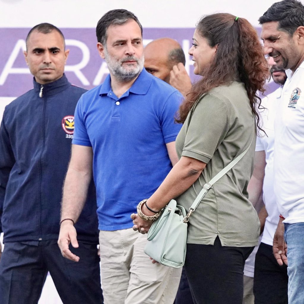 Supriya23bh's tweet image. With my leader, Jannayak Leader of Opposition Shri @RahulGandhi ji, who flagged off the ‘Run for Constitution, Run for Ambedkar’ marathon in #Delhi today