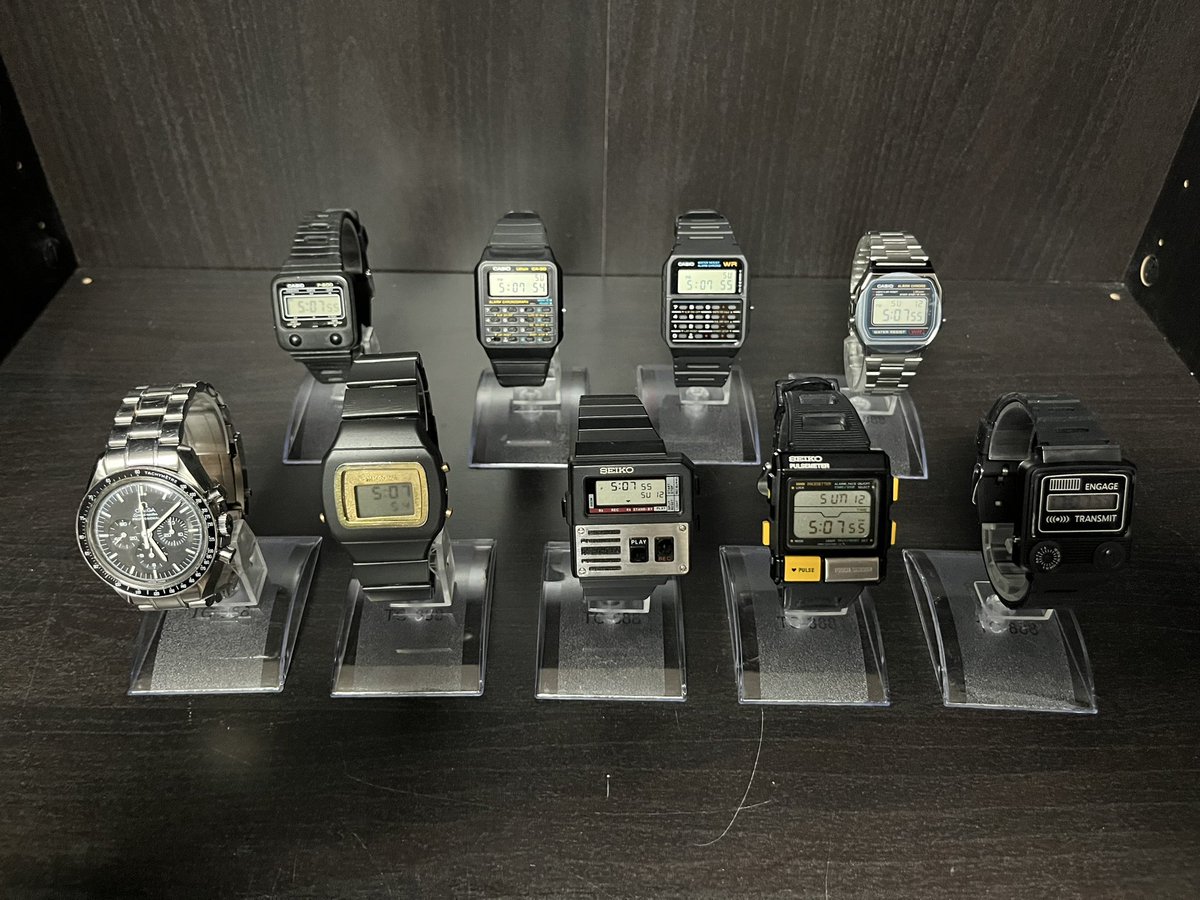 TK70000_AB's tweet photo. 最近は、こんな事してニヤニヤしてます。

何の腕時計が全部分かった人はマニア。 https://t.co/iBOz64mM1C