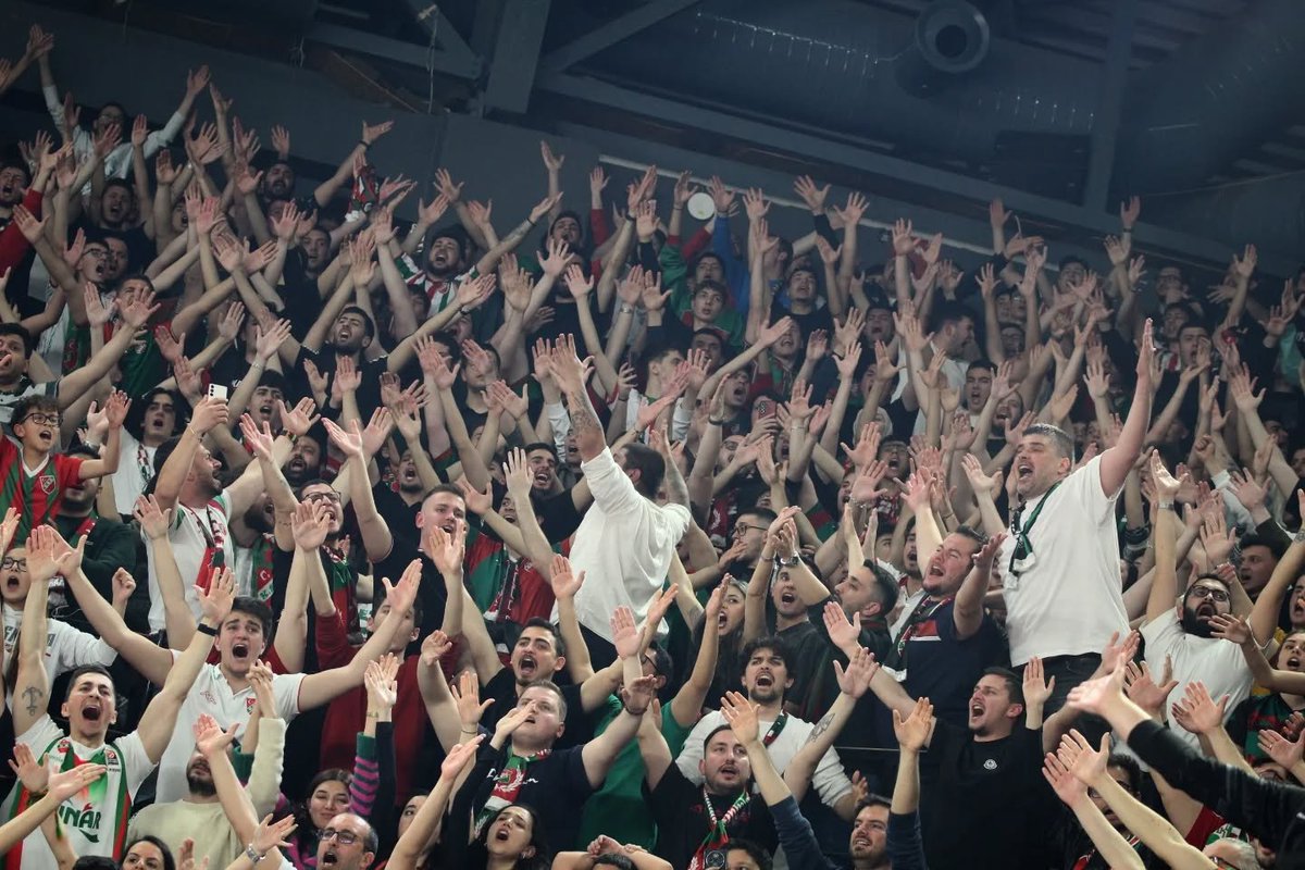 Beyaz Yakalı Semt Çocukları tweet media