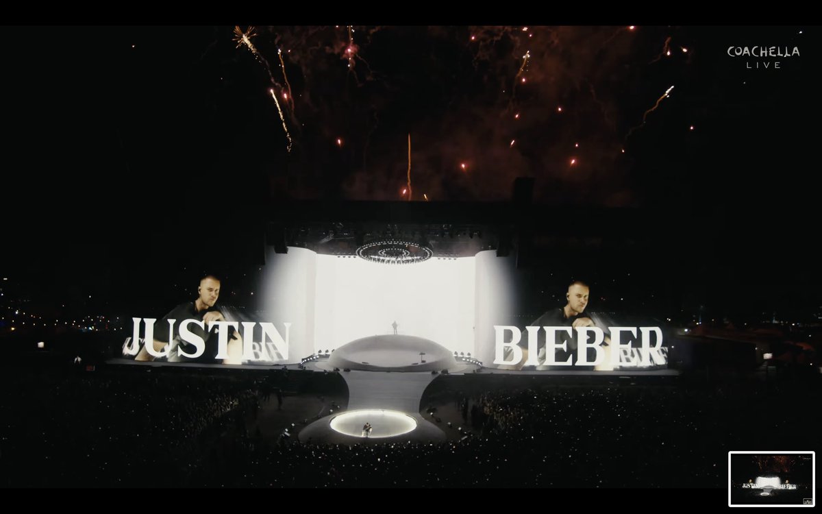 wgitayu's tweet photo. Untung aja youtube Justin premium jadi ga ada iklan 😭😭😭😭😭

kali ini lu #coachella gue akuin top bgt ada beginian #bieberchella https://t.co/CX8Amh9xMh
