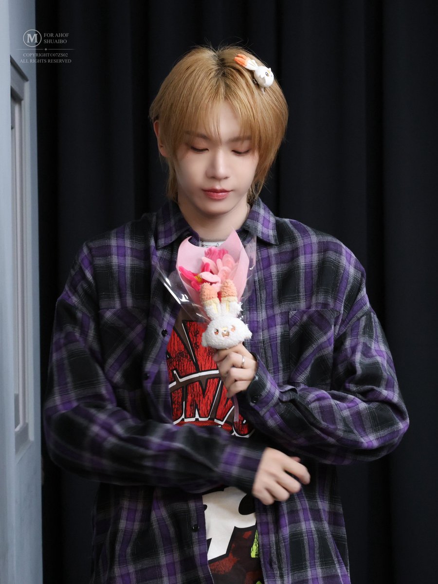 07ZS02's tweet photo. 260412ᢉ𐭩 ᩚ막팬

🌷🐰🩹🧡

#AHOF #아홉 
#SHUAIBO #장슈아이보 #张帅博 https://t.co/hpEKwDhlV3