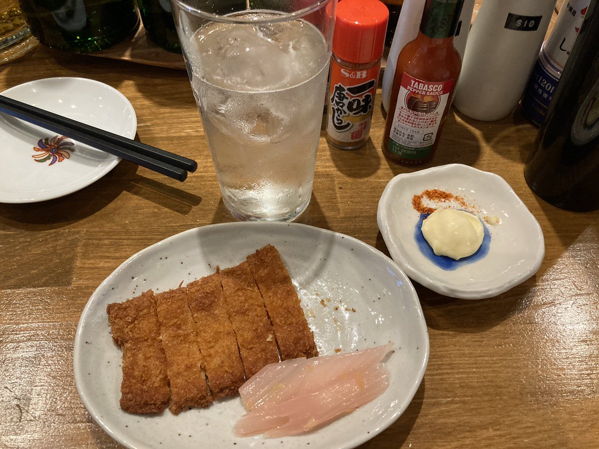nerimadesign's tweet photo. 先週は人と深酒する日が続いたから今日は一人でマイペースにはしご酒することにした。酒の疲れを酒で癒すとは。 https://t.co/kgOkKpfCkN