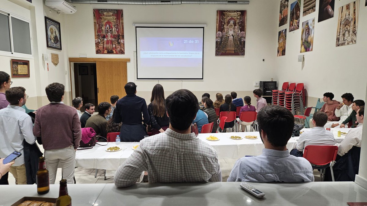 Ayer se llevó a cabo el encuentro entre Grupos Jóvenes de la feligresía de San Lorenzo.

Actividad deportiva, misa en la Parroquia y posterior concurso de cultura cofrade y convivencia entre todos los grupos jóvenes en nuestra Casa de Hermandad.

Gracias a todas las hermandades