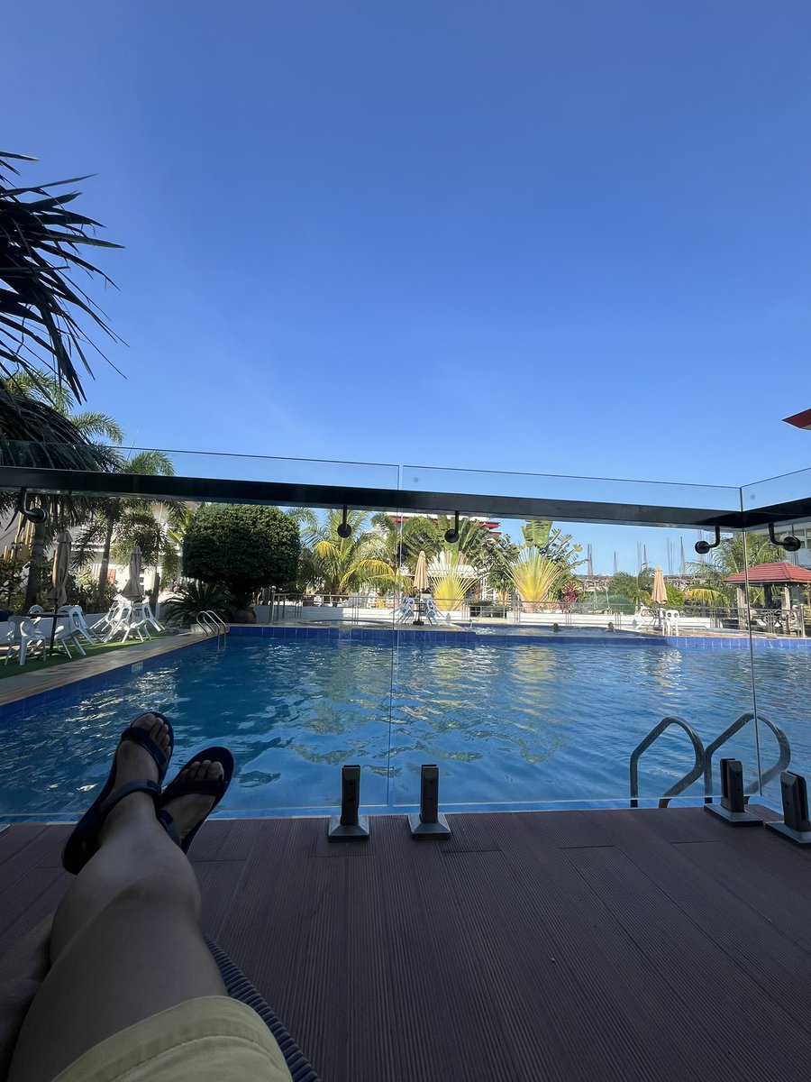 blueripples's tweet photo. Chill. 😎🍹 https://t.co/GLos5SitP9
