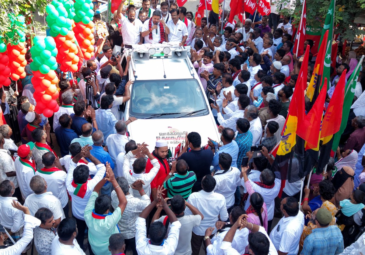 OfficeOfPTR's tweet photo. சிறுபான்மை மக்களின் காவல் அரணாக விளங்கும் கழகத் தலைவர்- மாண்புமிகு முதலமைச்சர் திரு.@mkstalin அவர்களின் நல்லாட்சி தொடர , மதுரை மத்திய தொகுதியின் வாக்காளப் பெருமக்களின் நல்லாதரவைக் கோரி திராவிட முன்னேற்றக் கழகத்தின் தலைமையிலான மதசார்பற்ற முற்போக்கு கூட்டணியின் வெற்றி வேட்பாளர் “மண்ணின் மைந்தர்” முனைவர் @ptrmadurai அவர்கள், வார்டு எண்: 54 – ஹாஜிமார் தெரு, ஹாஜியார் தோப்பு, குப்பு பிள்ளை தோப்பு,   ஆகிய பகுதிகளில் பரப்புரை மேற்கொண்டார்.

பகுதிக் கழக செயலாளர் திரு. சு. பா. கண்ணன், வட்டக் கழக செயலாளர் திரு. ரபீக் , தோழமைக் கட்சி நிர்வாகிகள், தொண்டர்கள், கழக உடன்பிறப்புகள் உள்ளிட்ட ஏராளமானோர் பரப்புரை பயணத்தில் கலந்து கொண்டனர். 
 #ஸ்டாலின்_தொடரட்டும் #தமிழ்நாடு_வெல்லட்டும்
 #VoteForDMK