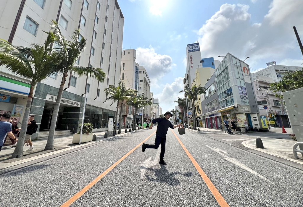 KenichiOsaaka's tweet image. 国際通りのビール祭🍺→栄町の水かけ祭😆
最高すぎるハシゴだけどさすがに足が丸太❗沖縄の熱気すごすぎる🍻
​#沖縄 #ビール #栄町  #ケニチ