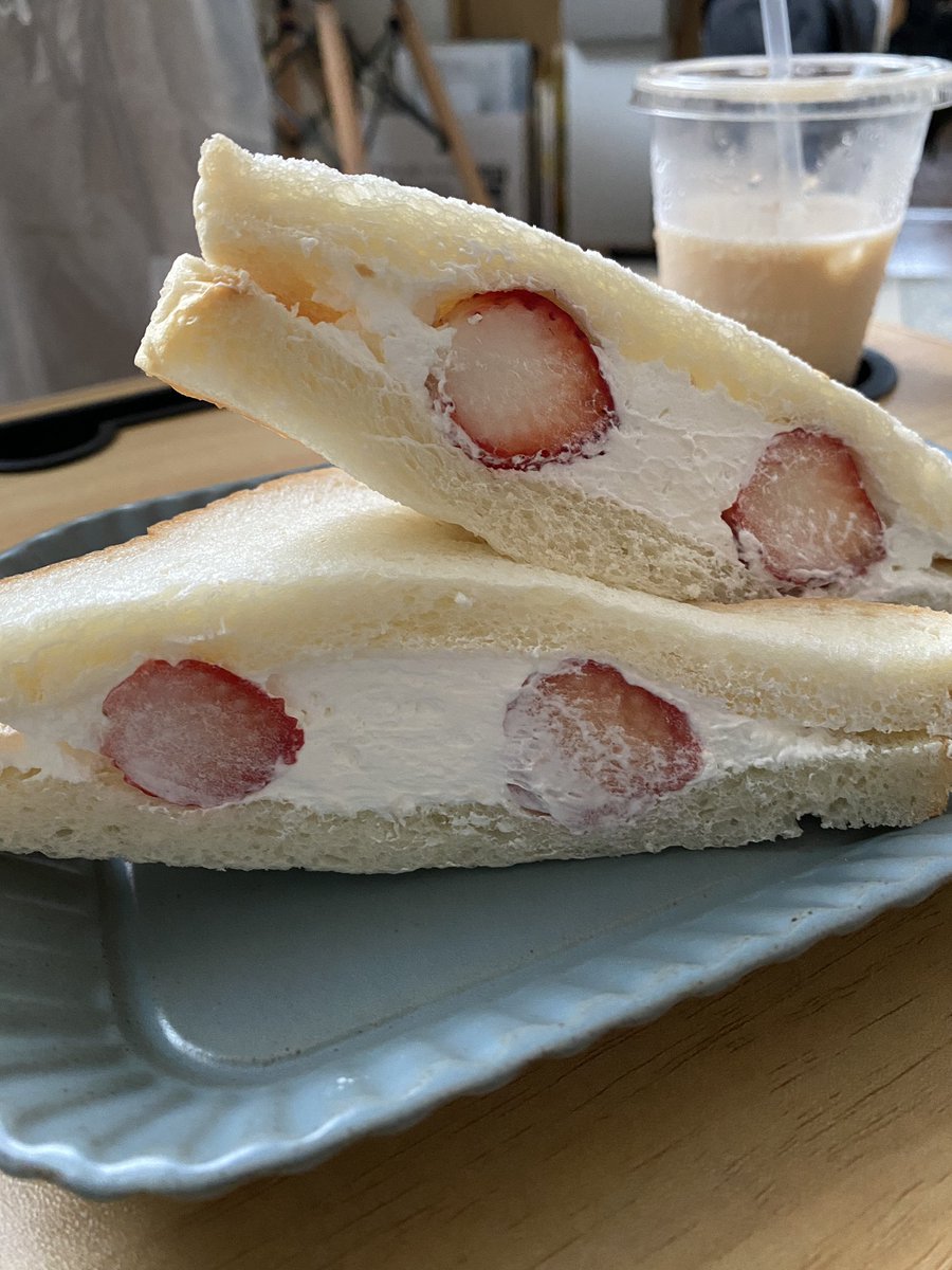 r0bin888's tweet photo. いちごサンド作った！！藤くんハッピーバースデー！！！いつもありがとうございます！！！#HBD藤くん #HBDFJ https://t.co/tFTRgIwp7N