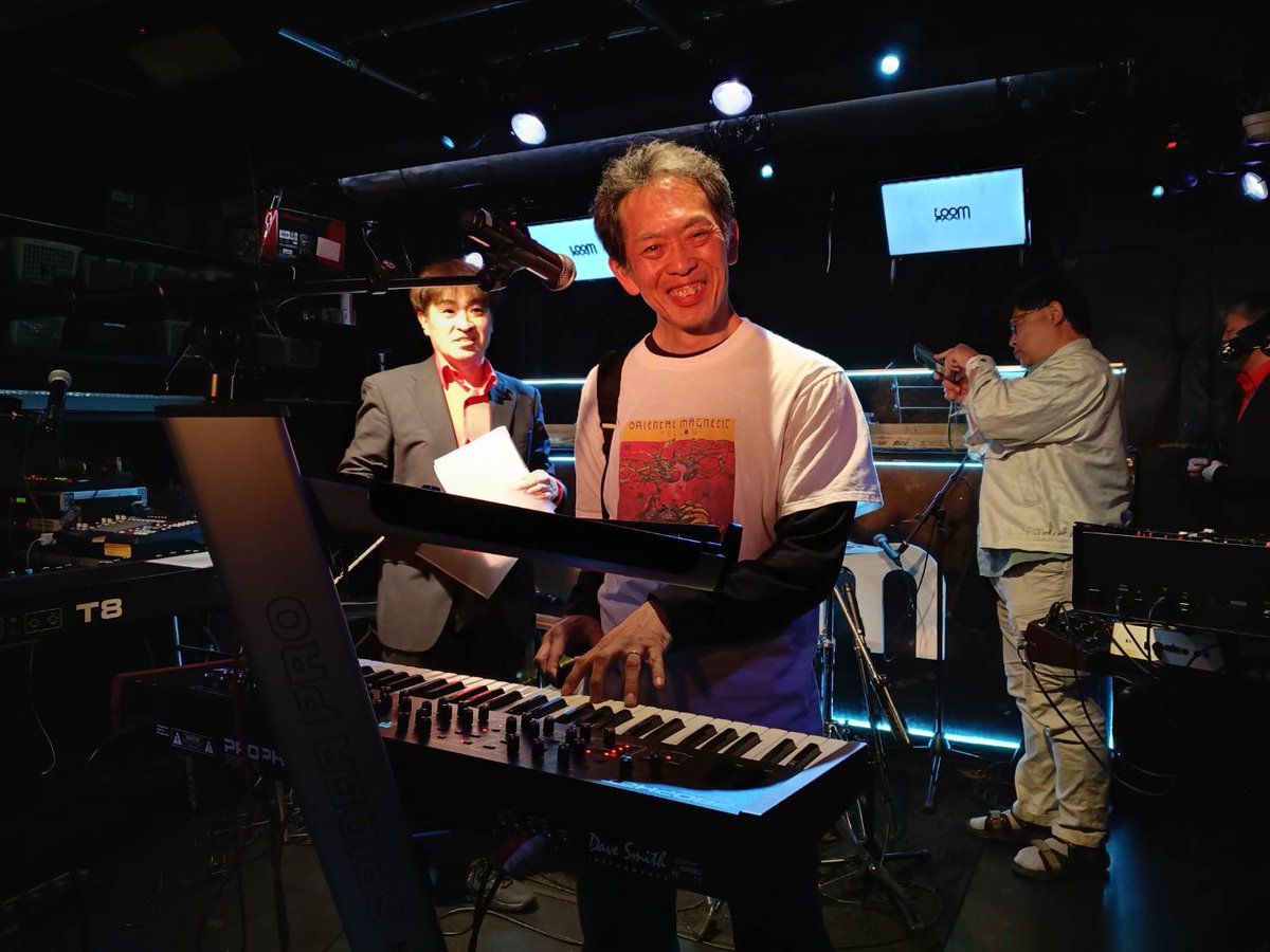 rittyann's tweet photo. 26/04/11 YMN当日
LOOM前でコソ練
会場後開演前までコソ練
セッションタイム
終演後記念撮影
#YMN #yellowmagicnight https://t.co/dQfPltWWgV