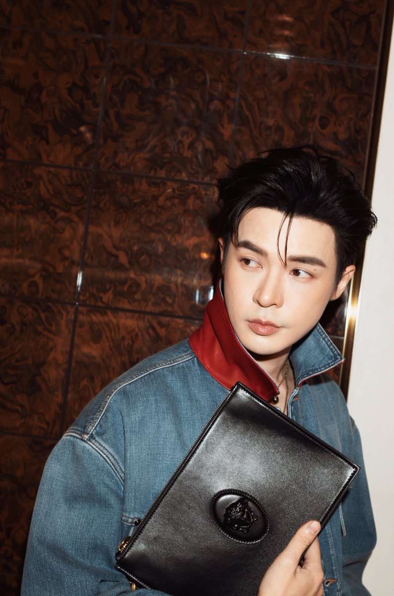 bbil1ypn's tweet photo. #versace SS26 
#bbil1ypn #star1ight https://t.co/vW3xl92vo7