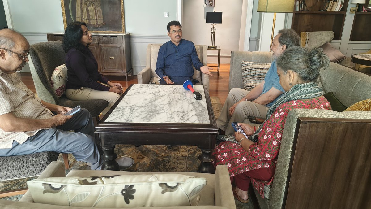 KovaiSathyan's tweet image. Had a wonderful interaction with @PrannoyRoy7749 and his team.  
Happy to meet one of my childhood icons in person. 

Good luck and best wishes for his team. 

#Elections #survey #Results