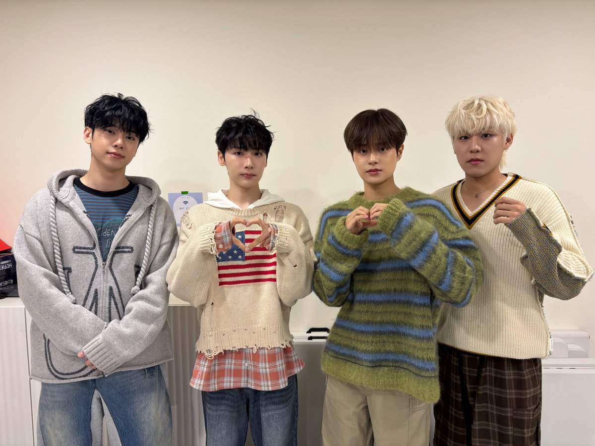 [📷] 
260412 팬사인회 

예삐들과의 밀당?
당기기 밖에 없어요 =͟( っ -᷄ ,-᷅)╮ =͟͟͞͞❤️

#AB6IX #에이비식스
#SEVEN_CRIMSON_HORIZON
#BOTTOMS_UP