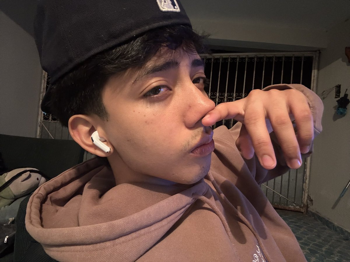 looklatin's tweet photo. Hi bros https://t.co/h54Goa9HWs
