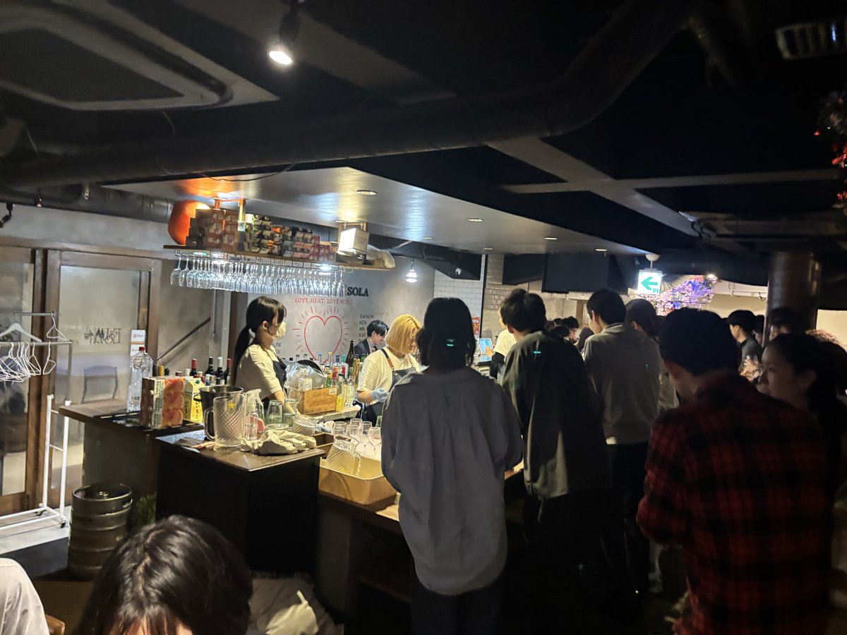 Orche_of_Spring's tweet photo. 本番の後は、、、！！！！🍻

演奏の熱気を、冷たいお酒と食べ物で癒します🍾🍷✨✨ https://t.co/xGJKxUsxV8