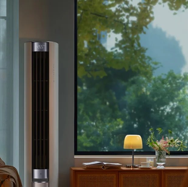 smartechdaily's tweet image. ❄️🏠
أطلقت Xiaomi مكيف الهواء الأرضي Mijia Natural Wind Floor-Standing Air Conditioner (3HP) في الصين بسعر 630 دولار.

🌬️
يتميز الجهاز بزاوية توزيع هواء واسعة (wide air supply angle)، ما يضمن تغطية أفضل للمساحات الكبيرة.

⚡
يوفر تبريدًا وتدفئة سريعين (rapid cooling and heating)،