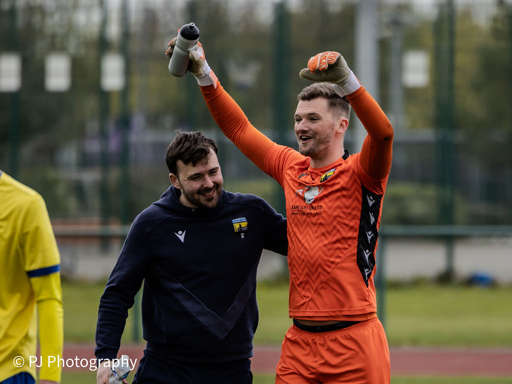 AthertonLRFC's tweet image. 𝐌𝐀𝐓𝐂𝐇 𝐑𝐄𝐏𝐎𝐑𝐓 🗞️

Read back the Media Teams assessment from yesterdays win to book our play-off spot ✅

📝 @KadenALR
📷 @pj_photographyy

🔗 athertonlr.co.uk/match-report/8…

#OneOfAKind