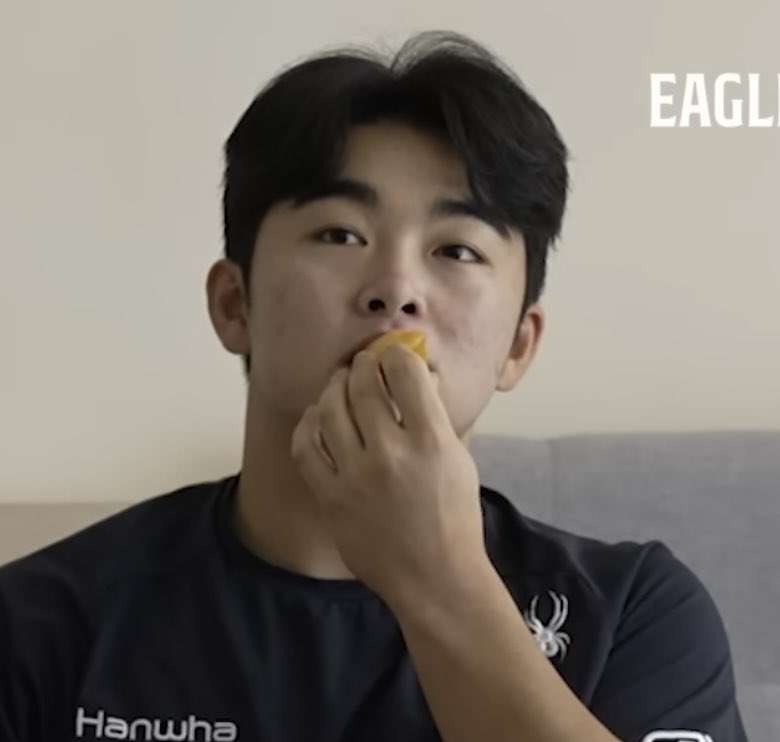 문돌멩 tweet media