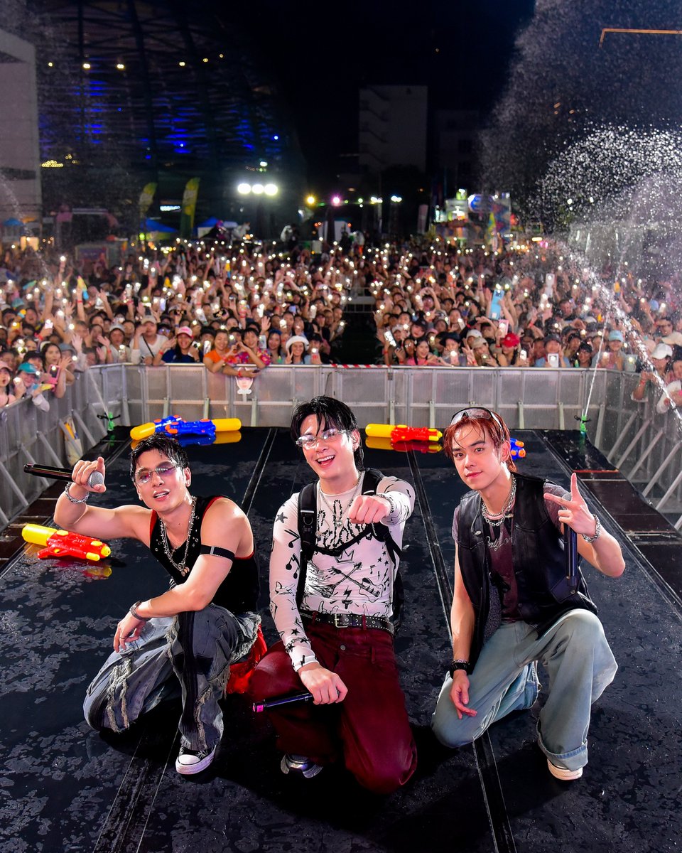 TRINITYwithSub's tweet image. ‘TRINITY’ at #SuperFluid2026 💫

#TRINITY_TNT 
#KingPowerSongkran2026