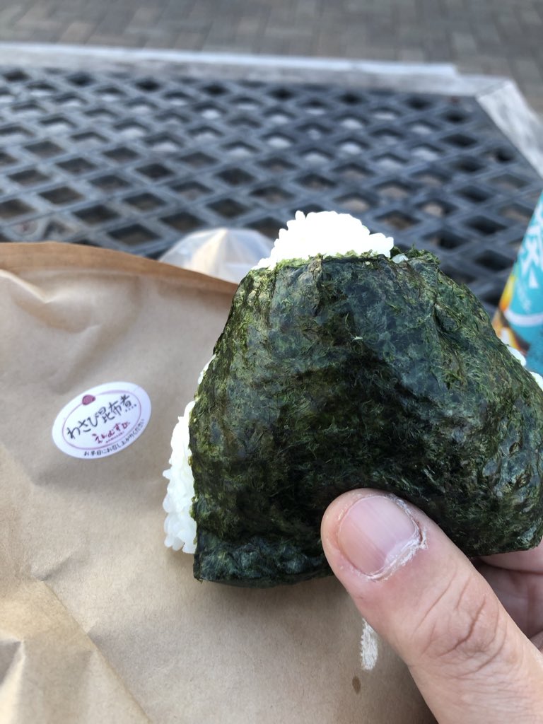 財布落とした…
けど二荒山神社の方が拾って
交番に届けてくれてて感謝🥲
とりま帰路についてるけど
焦って事故ったら洒落にならないから
道の駅で軽く軽食🍙