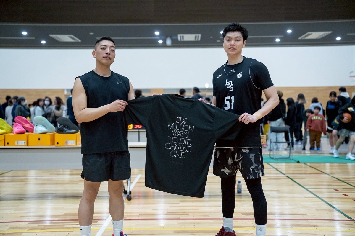 iwate_st's tweet photo. 5戦全勝で優勝しました🏆
※8分×4ピリオド制

MVPはNo.11 三浦大和✨

応援ありがとうございました！！

以下、GAMEスコア↓

③準々決勝
vs ハイイエロー
68-49 WIN🔥

④準決勝
vs 八戸クラブ
72-63 WIN🔥

⑤決勝
vs 盛岡クラブ
70-53 WIN🔥

#有限会社かくりき商店
#ST_IWATE https://t.co/mpeNsOcFd9