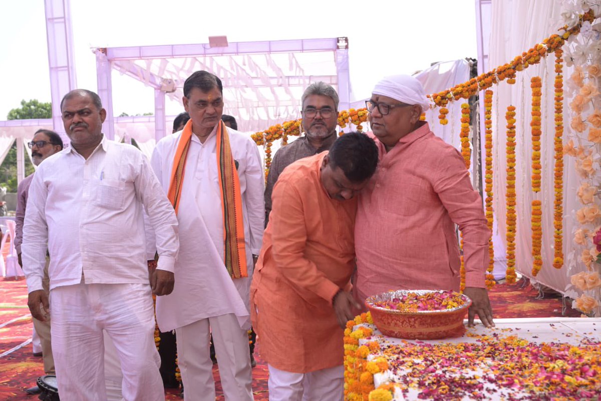 Vijay Bahadur Pathak tweet media