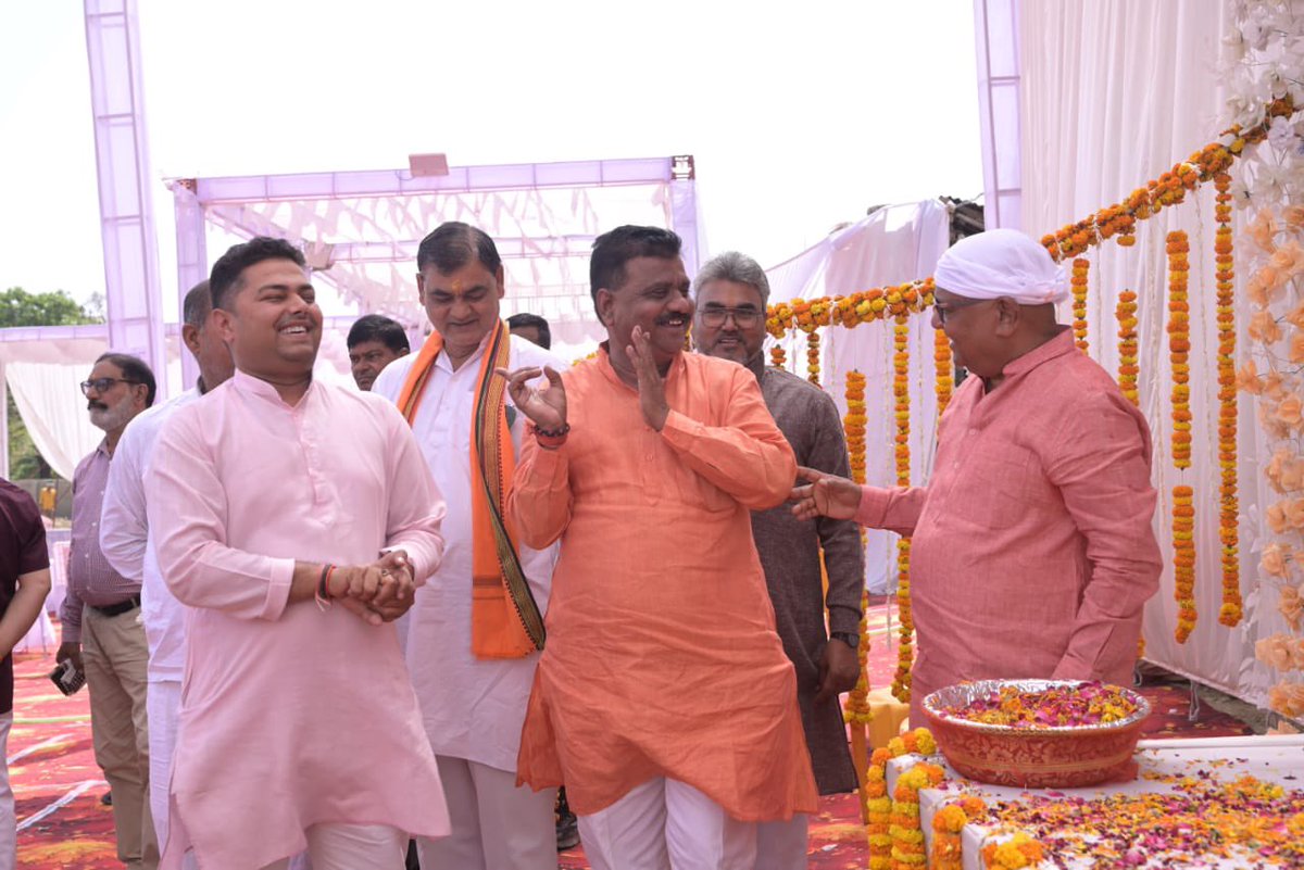 Vijay Bahadur Pathak tweet media