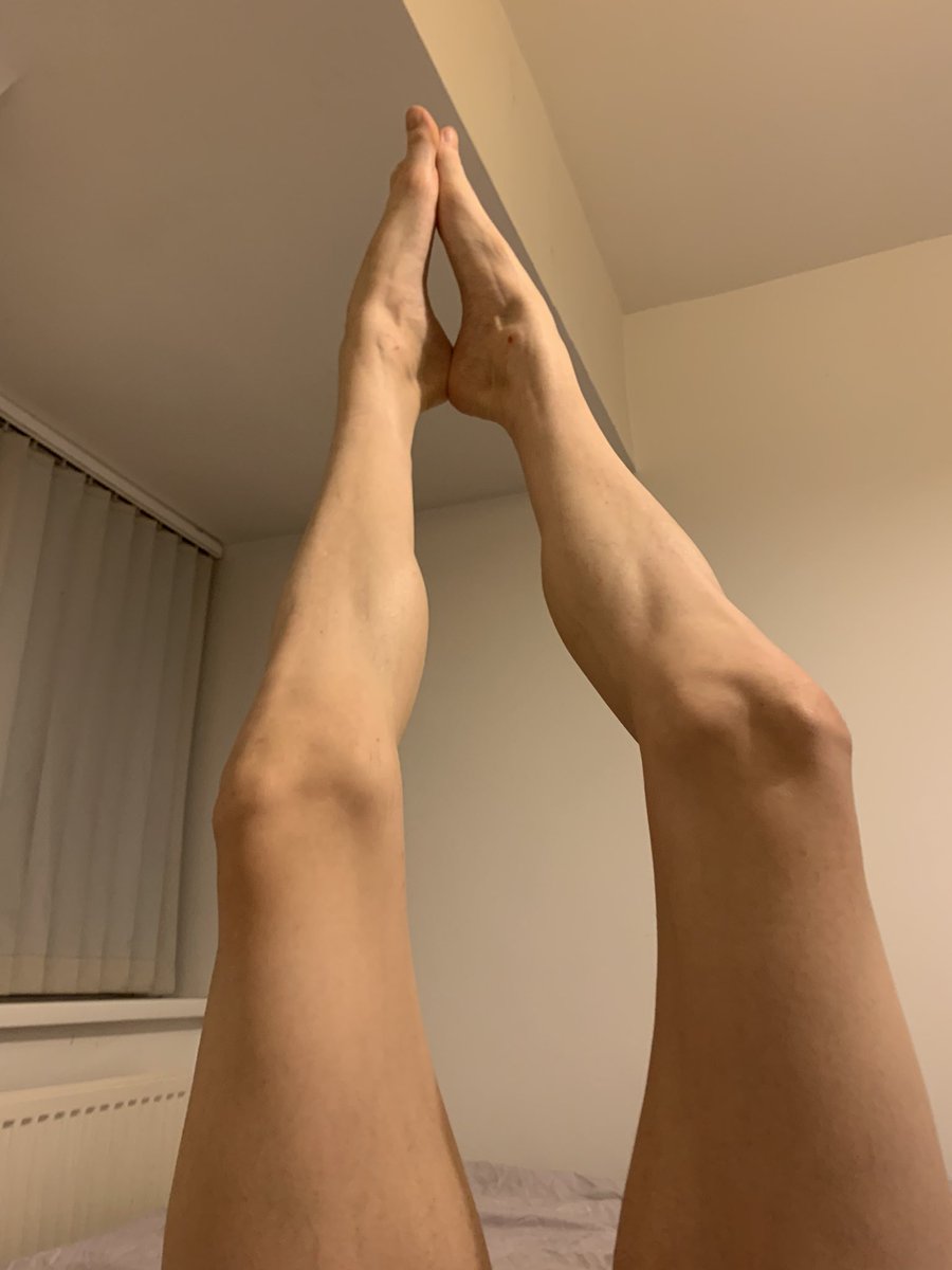 femraz18's tweet photo. Leg day ☺️
#femboy https://t.co/sYNxpAJ3nK