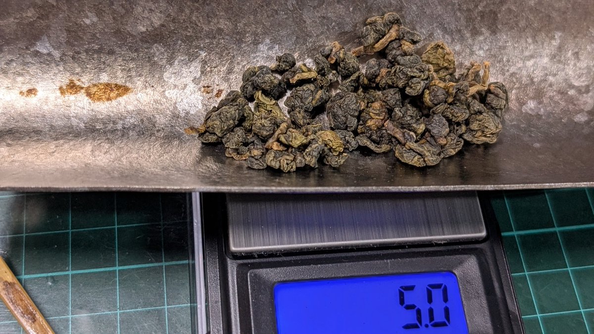 #下午茶 20260412
蓋碗泡球形茶葉出湯都不太會流口水
泡條形或比較碎的茶葉出湯就會流口水🤔
2025 冬蜒  #蜜香烏龍茶
白瓷蓋碗
#茶好連
                 instagram.com/p/DXBnJz1Eowo/…