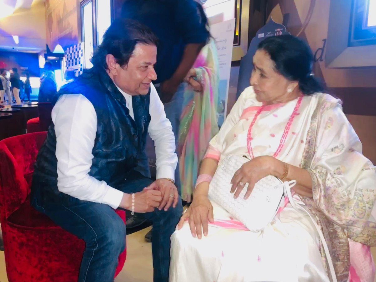anupjalota's tweet image. The world of music feels empty today. 🕊️

Losing a legend like Asha Bhosle ji is a personal loss that words cannot describe. 

Rest in peace, Asha Ji. You will be missed deeply. 🙏🏻💔

#AshaBhosle #Legend #EndOfAnEra #AnupJalota #MusicIcon #RestInPeace