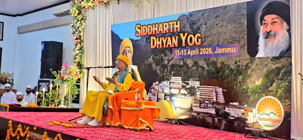 sgdharaofficial's tweet photo. Today, #NaadDiksha was given by Samarthguru @SiddharthAulia Ji to the participants of #SiddharthDhyanYoga at Jammu. Around 400 participants including 180+ new participants gratefully celebrated as they were blessed with the precious experience of Divine Sound. 💛 https://t.co/c97hBQMPb4
