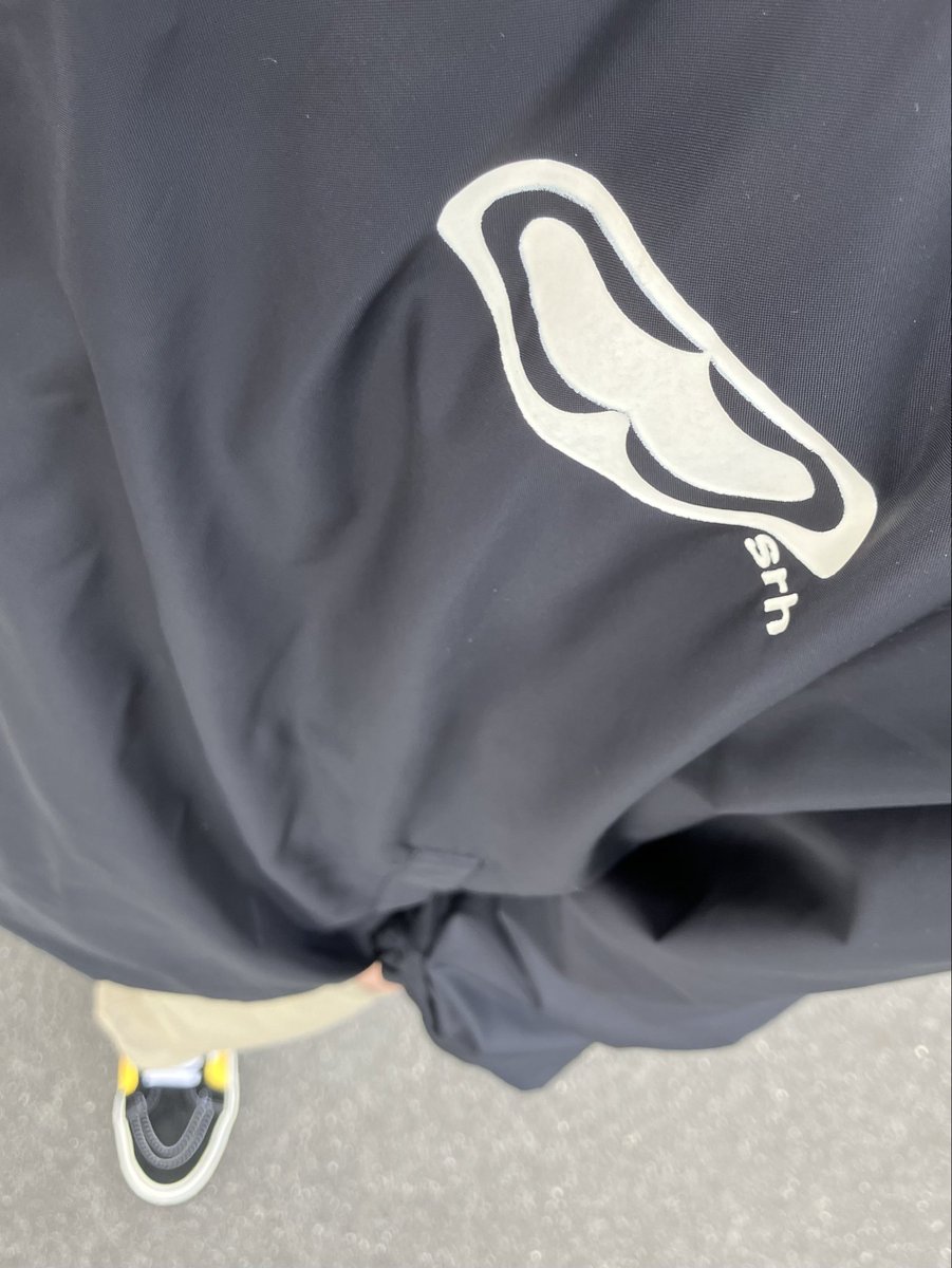 寒くなってきたので
上着と長ズボンに着替えました
US36とSRHのコーチジャケット
原チャ乗ろうかとしましたが
体調が良くないのでやめました
花粉かなと思ってたんですが違うみたいです、ずっとお腹くだしてます
愛犬の散歩に行ってきます