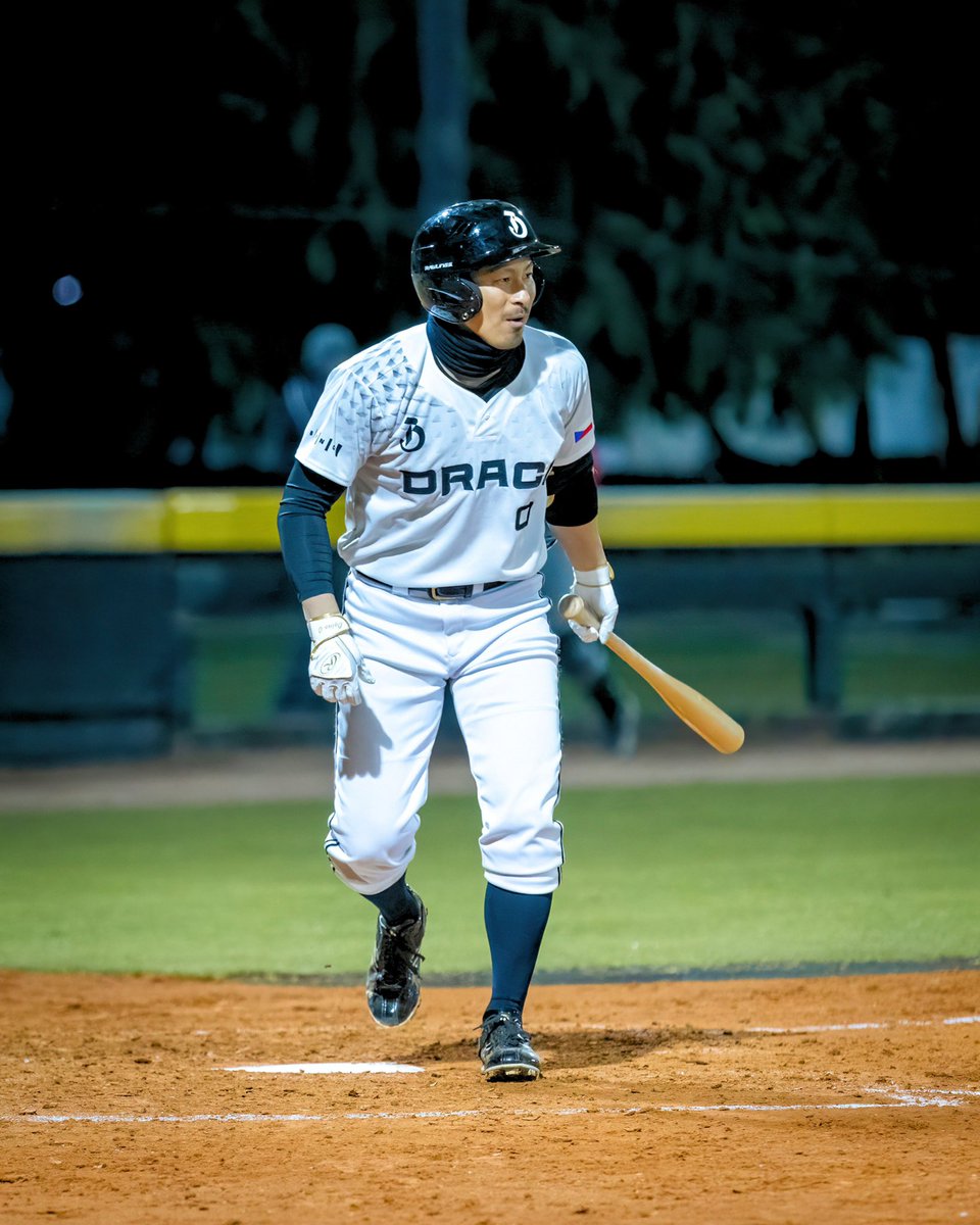 Draci_brno's tweet image. OPENING GAME ⚾️

Takashi Ogino’s first game in Draci colors. 🐉🖤
How do you like it? 👀

荻野貴司、ドラキ・ブルノでの初出場。🐉🖤
いかがですか？👀

#dracibrno #ogino #openingday #baseball #チェコ #野球