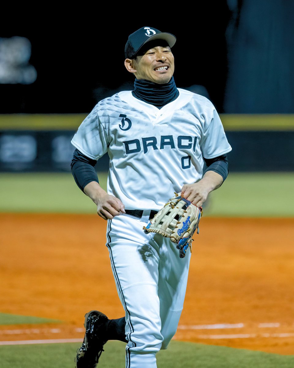 Draci_brno's tweet image. OPENING GAME ⚾️

Takashi Ogino’s first game in Draci colors. 🐉🖤
How do you like it? 👀

荻野貴司、ドラキ・ブルノでの初出場。🐉🖤
いかがですか？👀

#dracibrno #ogino #openingday #baseball #チェコ #野球