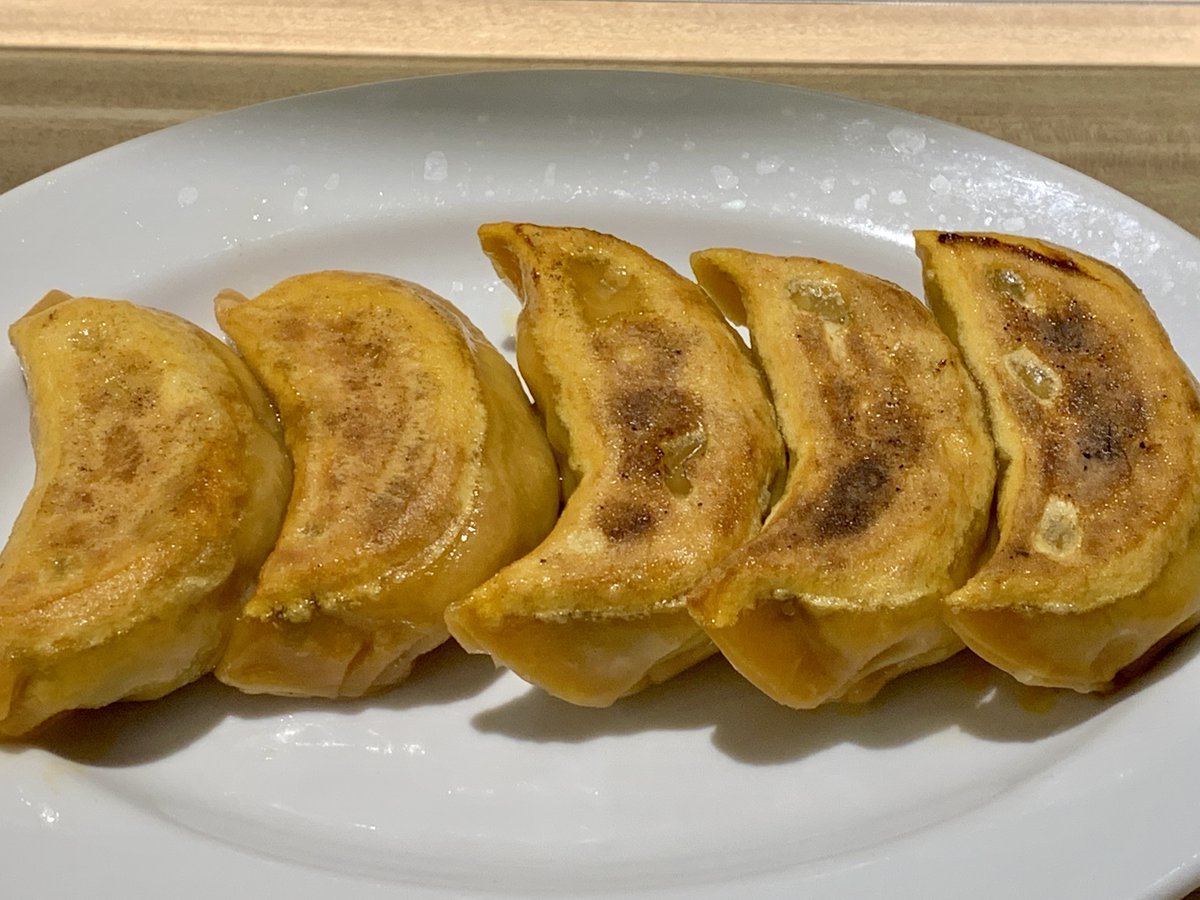 ＠もつ tweet media