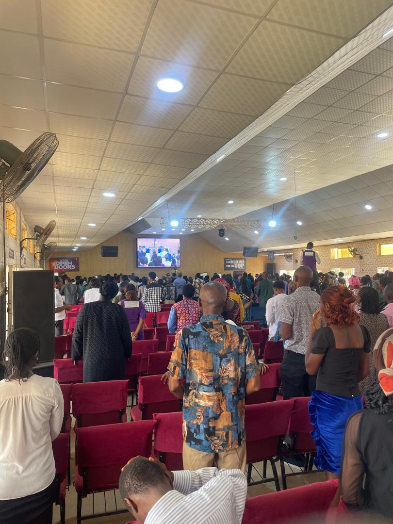 AyodelePhotos's tweet photo. I'm in church now. Send in your prayers mutuals 🤲🏾 https://t.co/Rc0g21eAf8