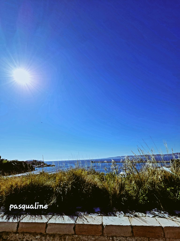 PPasqualinette's tweet image. Prendre soin de soi~
 Prendre soin des autres~
#8Mots #care 
#NatureEscape #sea

👁Marseille,
Last thursday afternoon.
 
Passer du temps avec des amis~
Blue wind, kindness all around us
