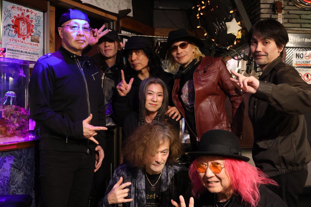昨夜はLive Bar MushにてEarnest-Erosライブ
約7か月ぶりのパフォーマンスで燃焼させて頂きました🔥
ご来場応援頂きました皆様、心よりお礼申し上げます
そしてTHE LOVEROCK VIOLENTとの念願だった対バンも叶って、素敵な夜を迎えることが出来ました
あの格好良いライブが新潟の地でも観れて感無量💖